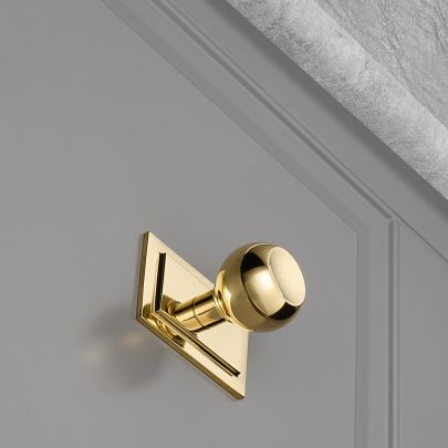 The image shown below is Unlacquered Polished Brass finish