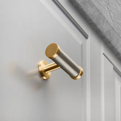 The image shown below is Split Bruch Nickel and Satin Brass finish